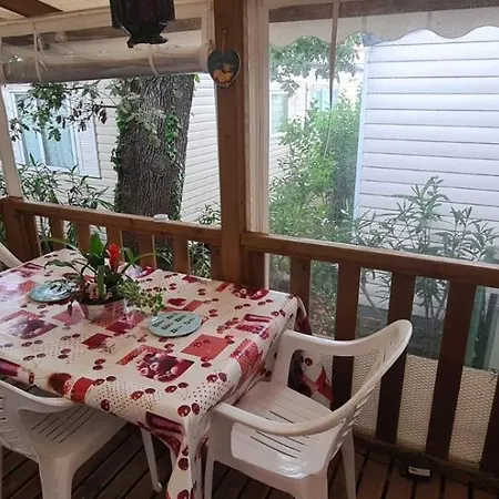 Esterel Le Montourey אתר קמפינג Fréjus